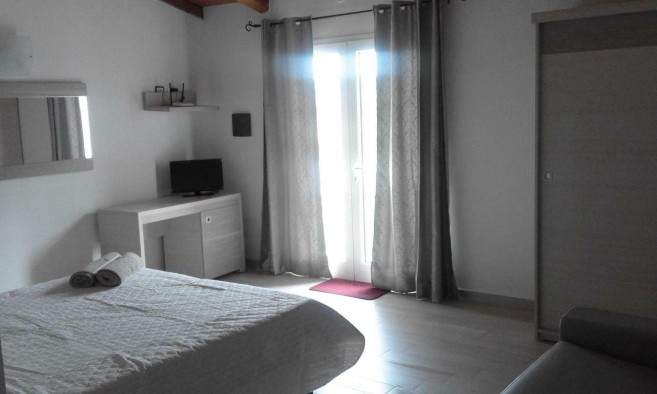 Sole&Sale Bed & Breakfast San Teodoro  Ngoại thất bức ảnh